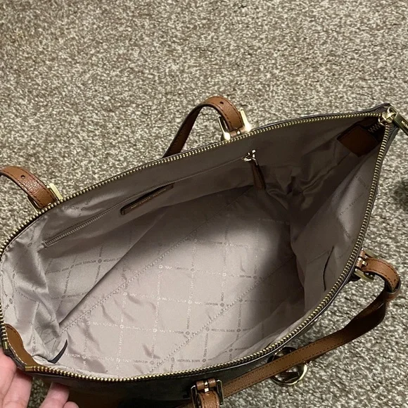 Michael Kors Signature Brown and Tan Tote🤎LIKE NEW🤎SUPER CLEAN🤎 - Picture 7 of 13